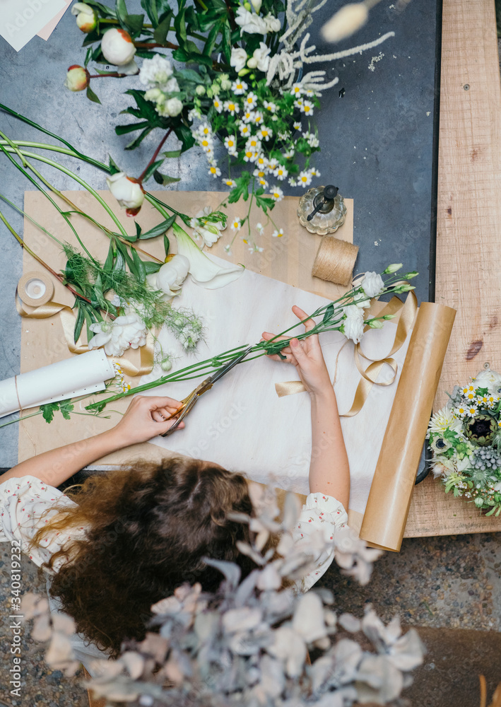 Making a flower bouquet