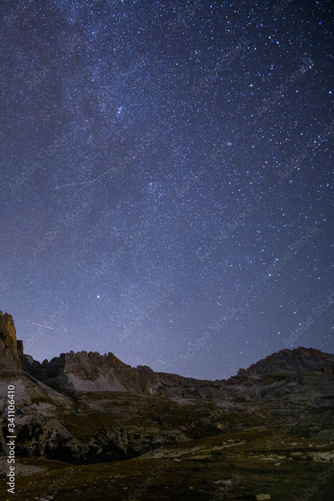 星空之夜的多洛米蒂山谷