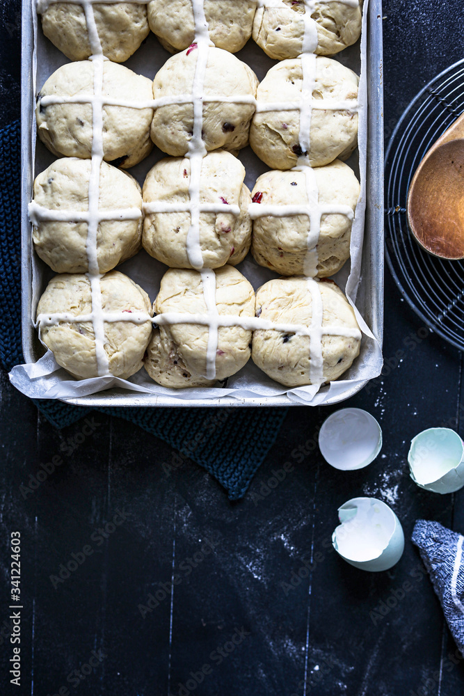 Unbaked cross buns 