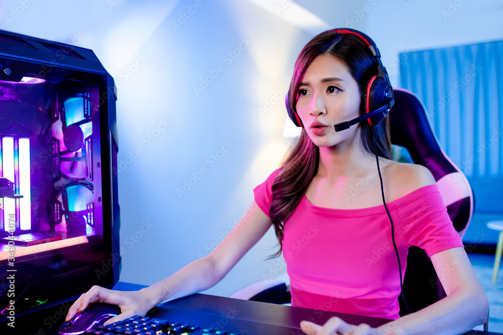 cyber sport gamer playing game