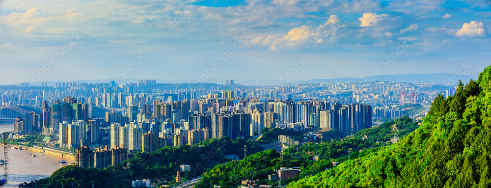 日落时的重庆城市天际线和建筑景观，中国。