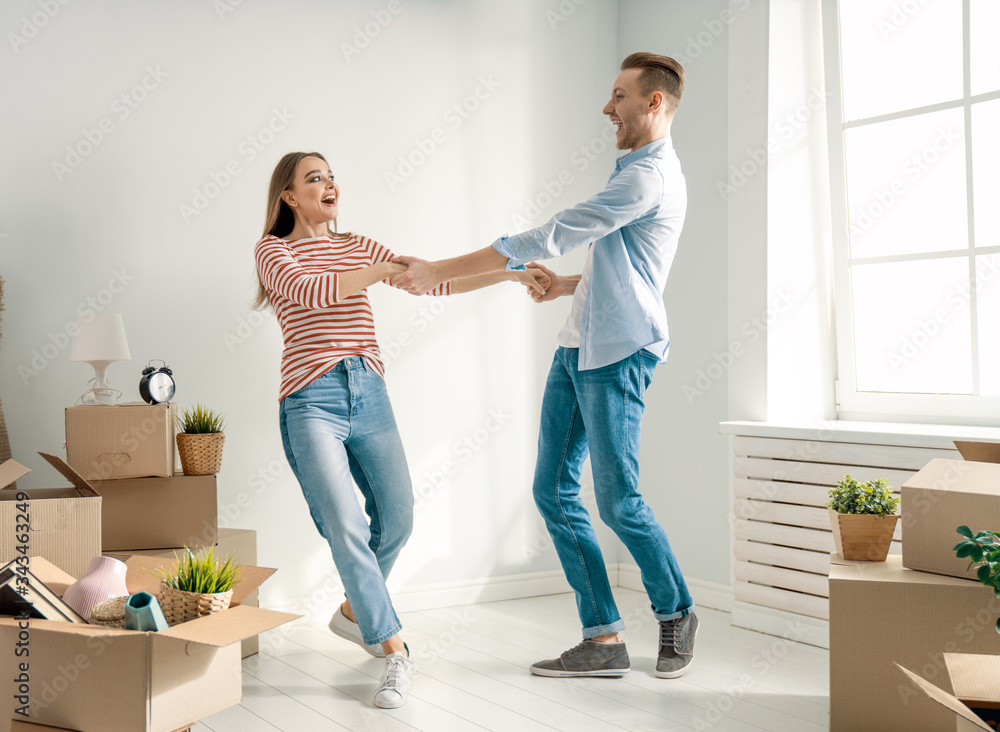 couple moving to new apartment