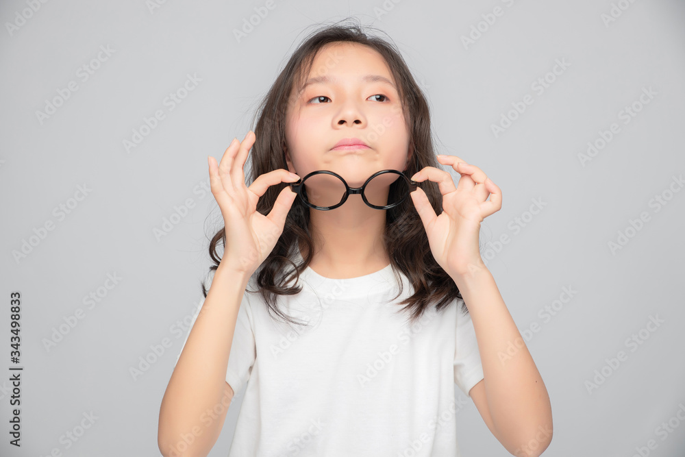 Asian primary school girls in gray background