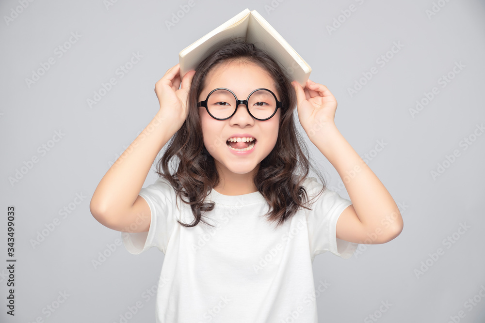 Asian primary school girls in gray background