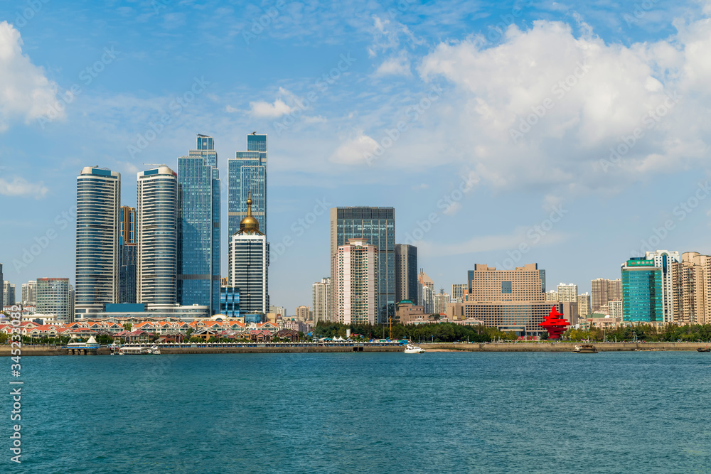 中国青岛现代城市建筑景观……