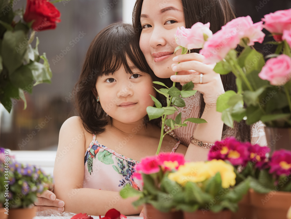 Woman with family Preparing to red and pink roses and beautiful flower arrangements in the home, flo