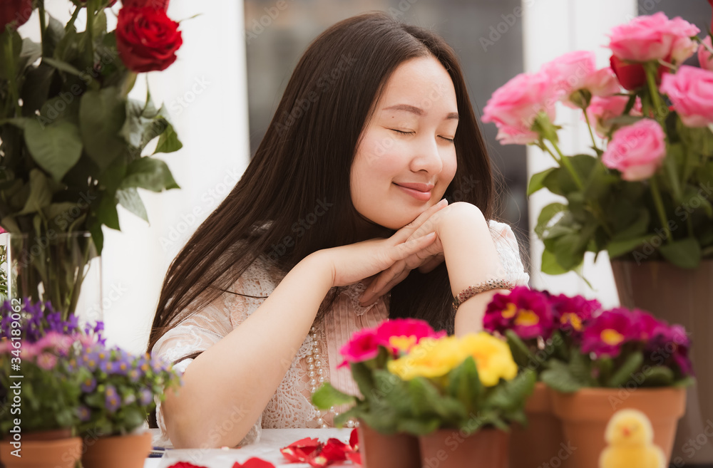 Woman Preparing to trim red and pink roses and beautiful flower arrangements in the home, flower arr