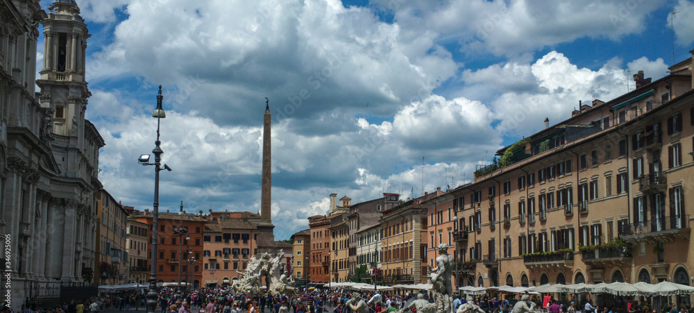 Views of Italian streets on a sunny day