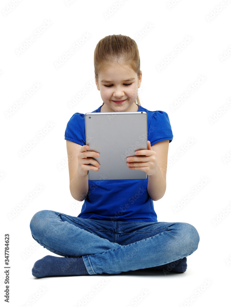  little girl using the tablet