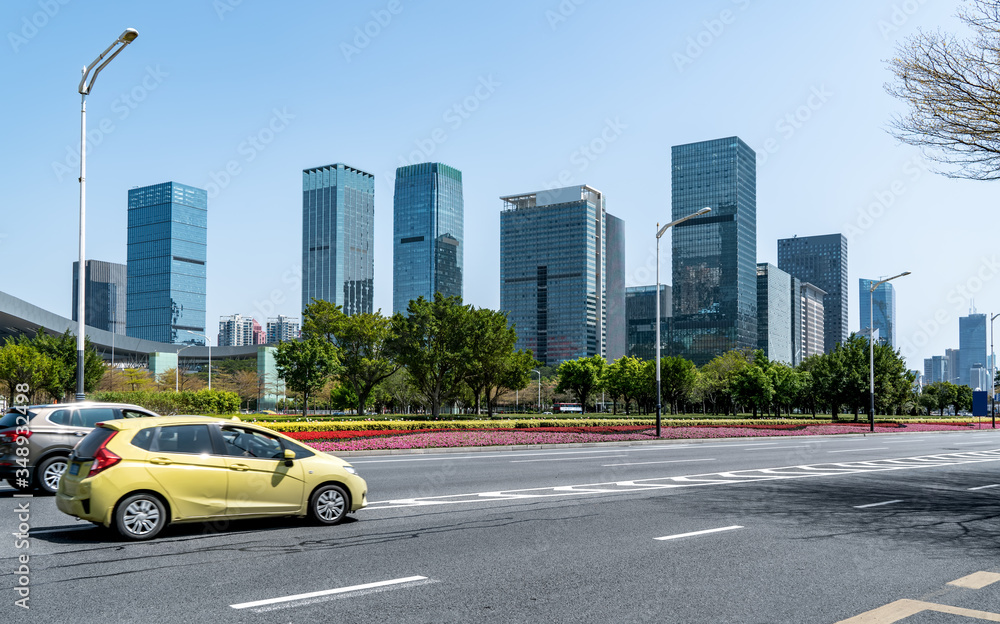 深圳的摩天大楼和道路地面