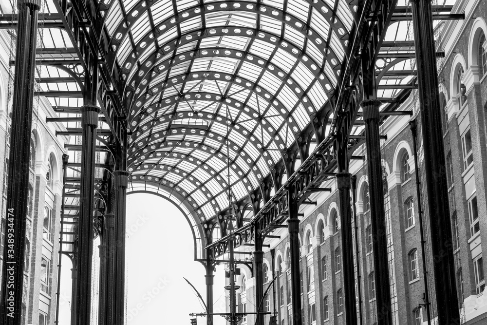 A metallic structure.
Black and white picture of a rounded metallic structure whos covering the mar