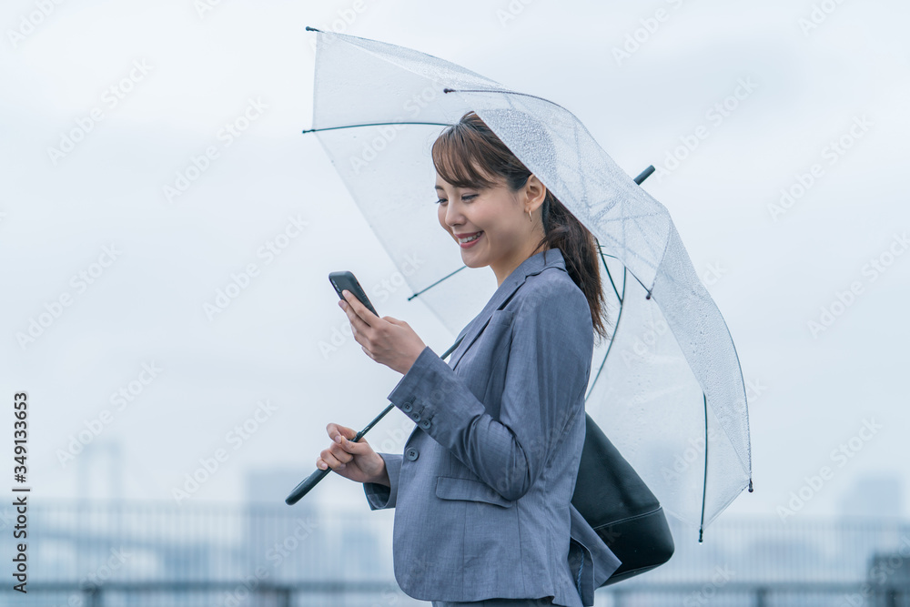 雨・傘・女性