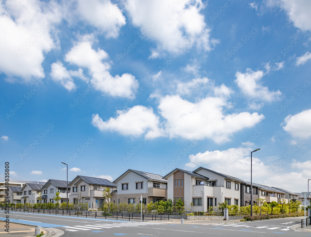 太陽光発電をする住宅街