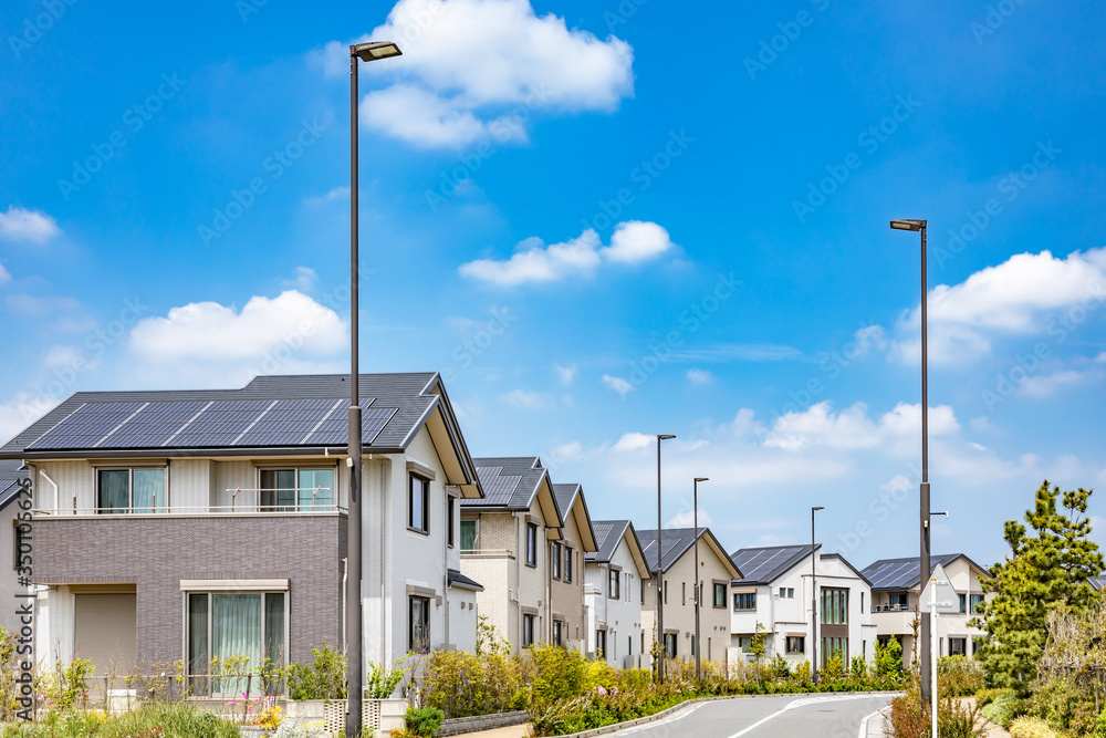 太陽光発電をする住宅街