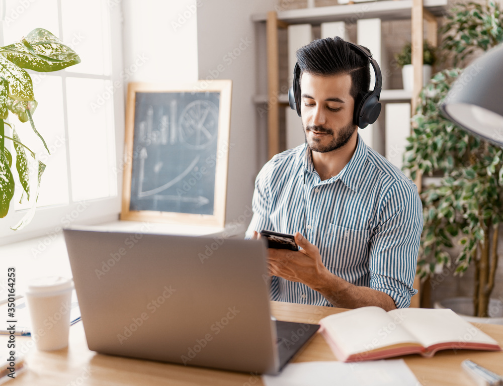 man working on a laptop at home.