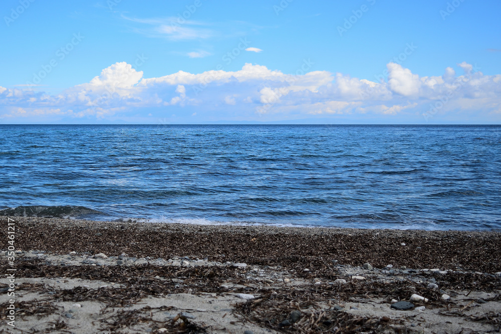 希腊，爱琴海，萨莫特拉基岛，Therma海滩的多云夏日