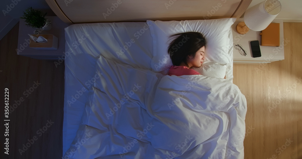 亚洲女性睡眠良好