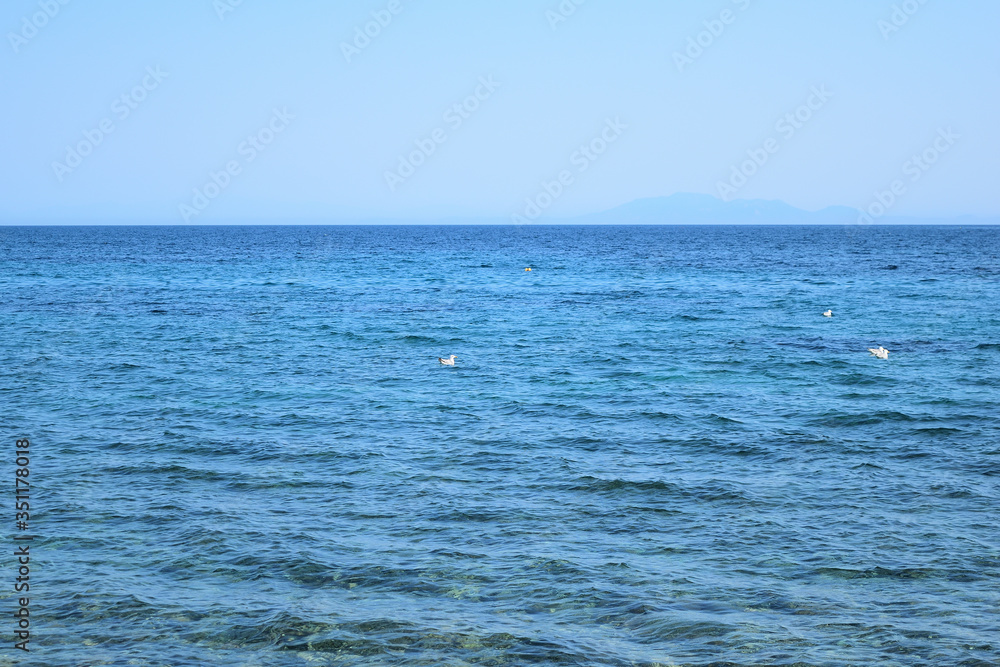 希腊，爱琴海，萨莫特拉基，Therma海滩的多云夏日