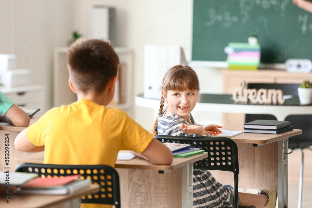 孩子们在课堂上数学课