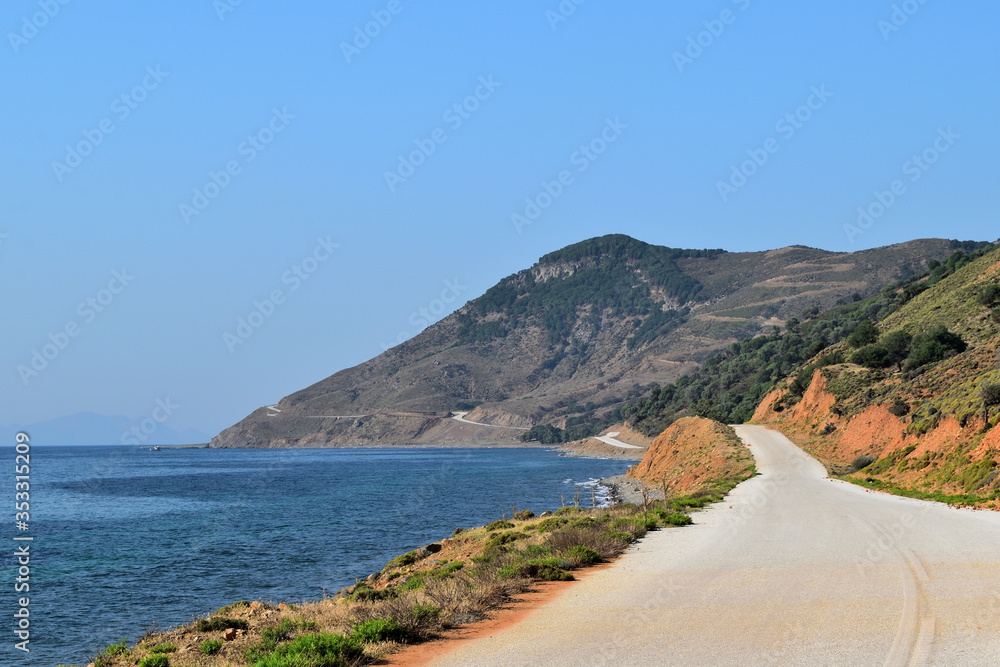 通往Kipos海滩的道路-希腊萨莫特拉基岛，爱琴海