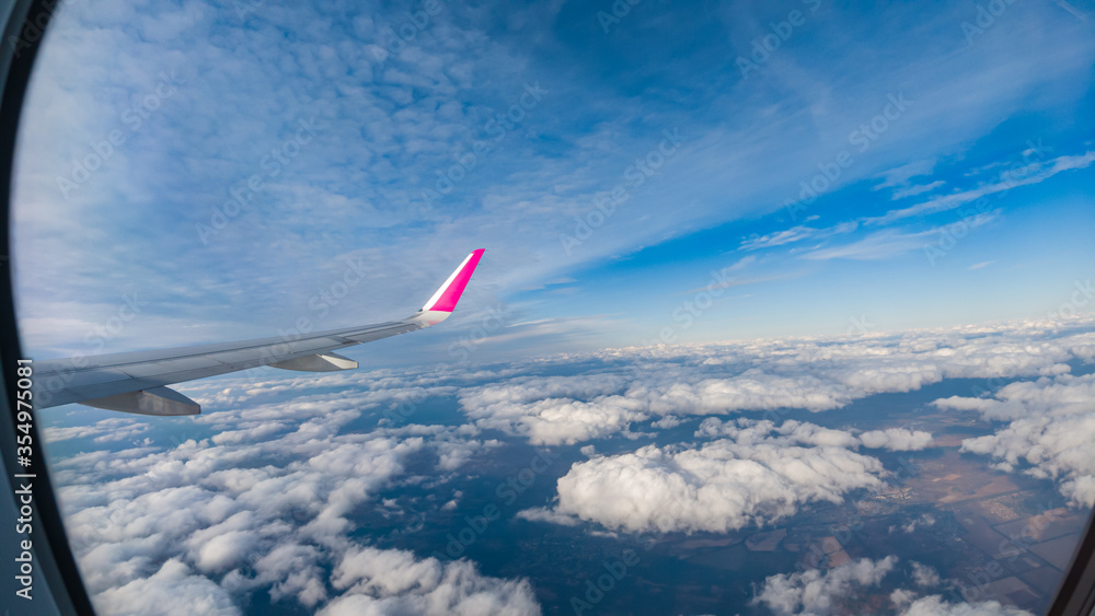 高空飞行时观察舷窗