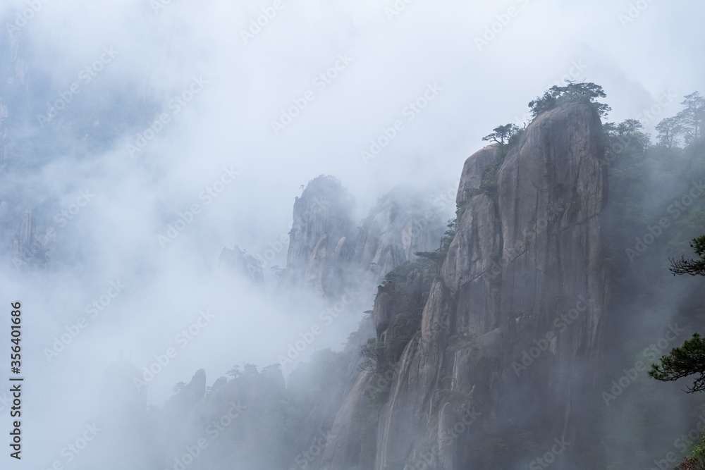 云雾中的三清山