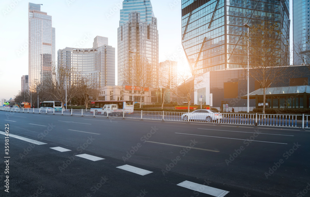 高速公路天际线与深圳建筑景观