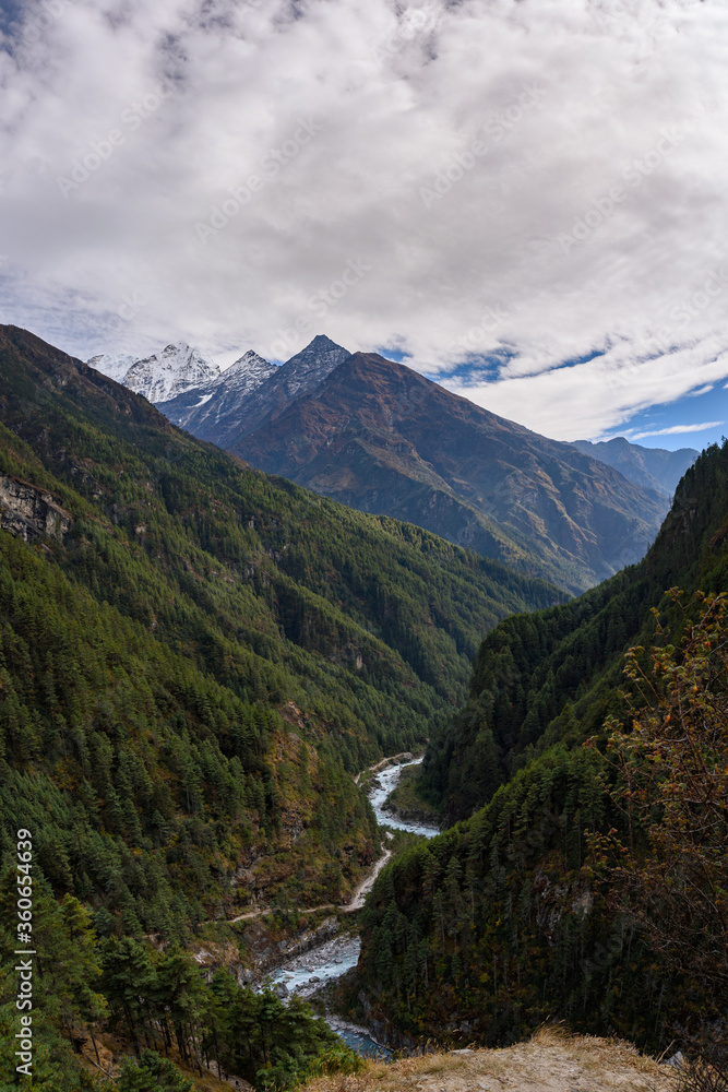 山间河流