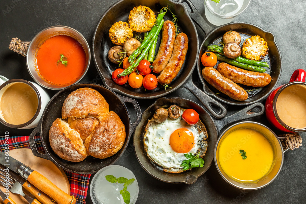 朝食セット　breakfast made from a cast iron frying pan