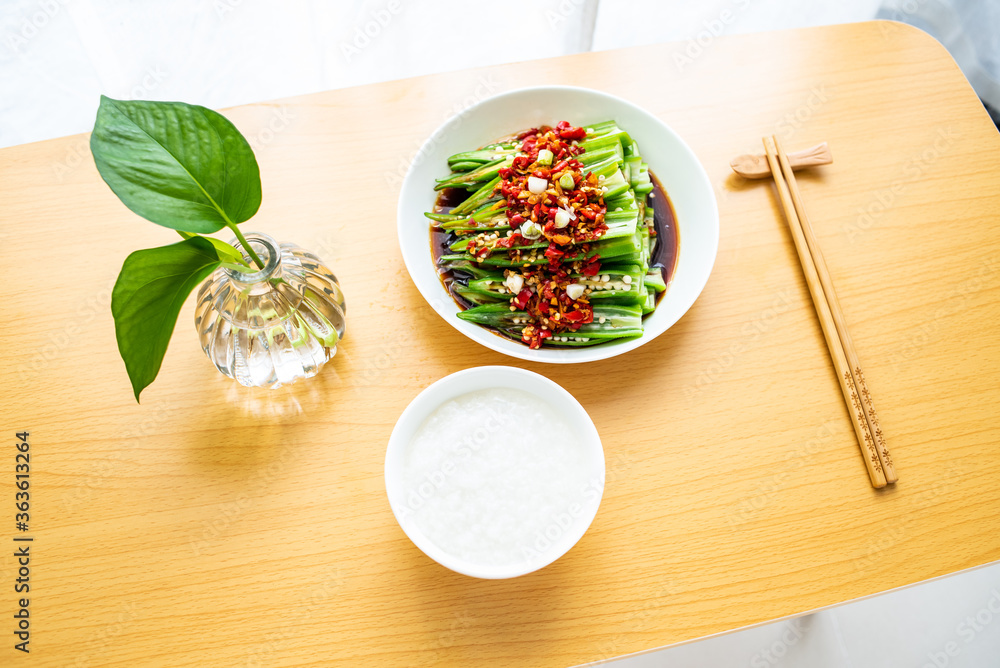 夏季开胃菜食谱冷秋葵白粥