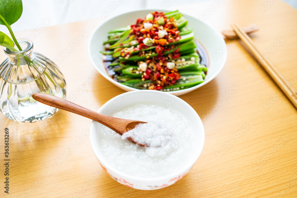 夏季开胃菜食谱冷秋葵白粥