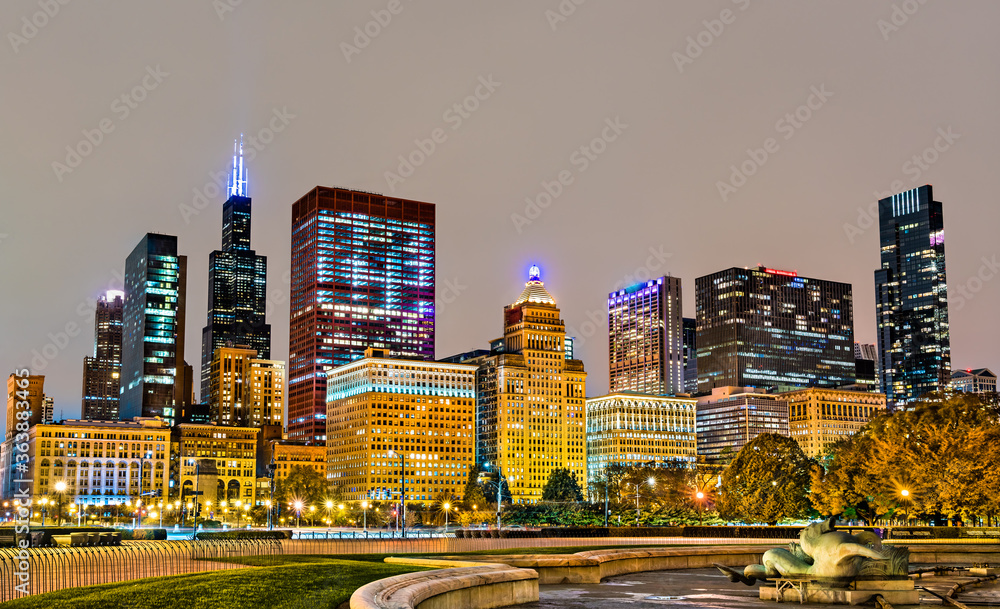 Night cityscape of Chicago at Grant Park in Illinois - United States