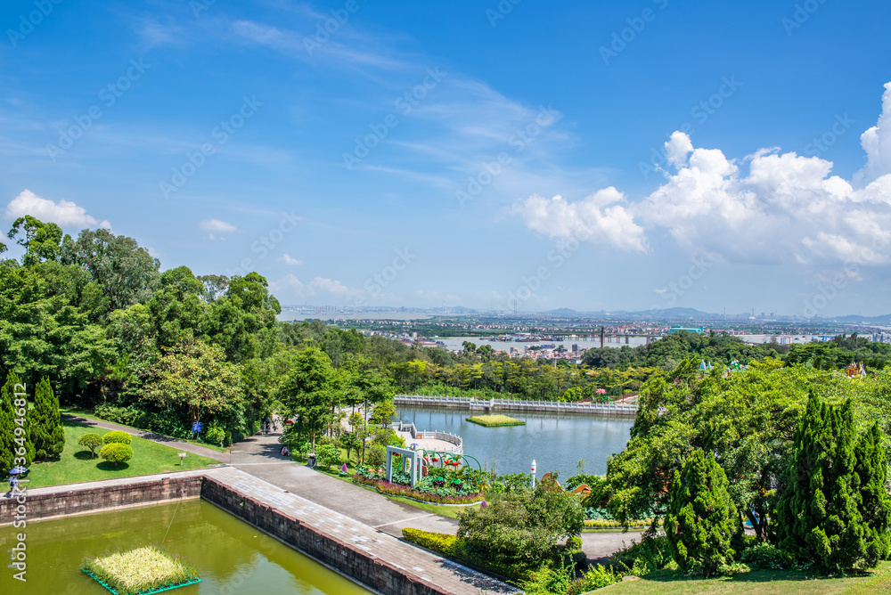 中国广州番禺莲花山公园风光