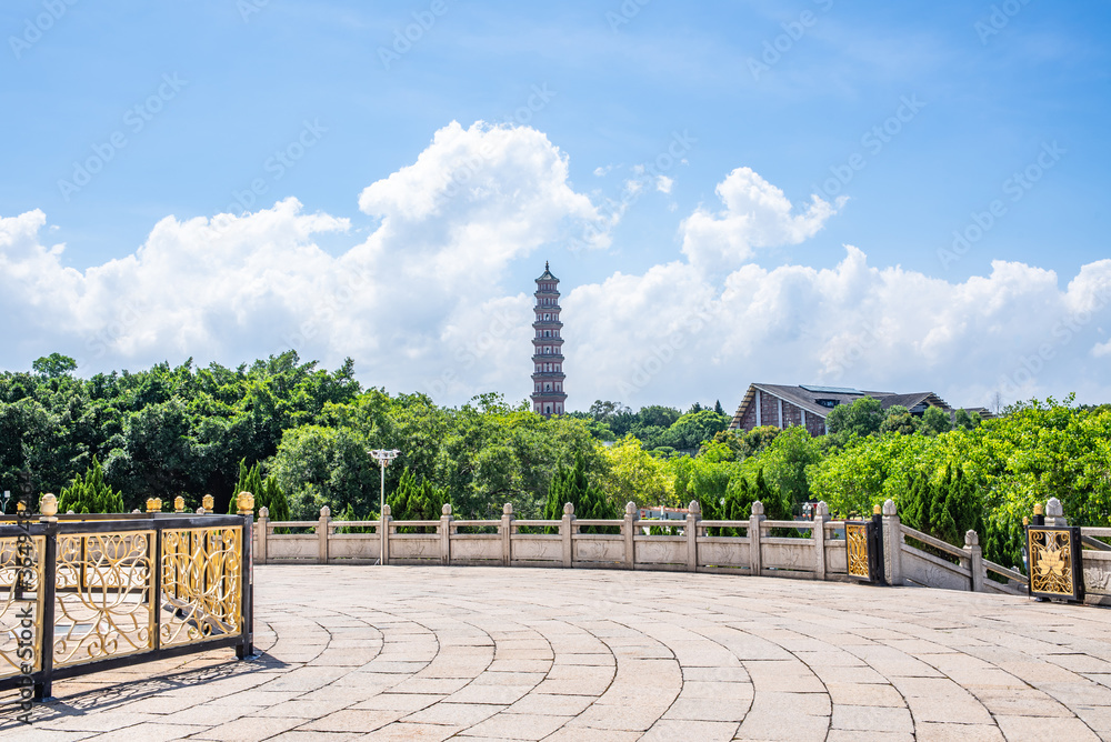 中国广州番禺莲花山公园莲花塔