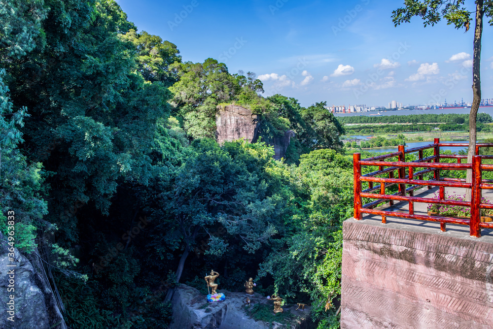 中国广州番禺莲花山公园风光