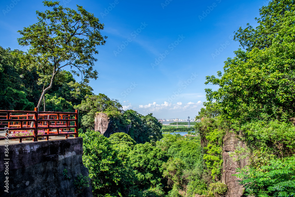 中国广州番禺莲花山公园风光