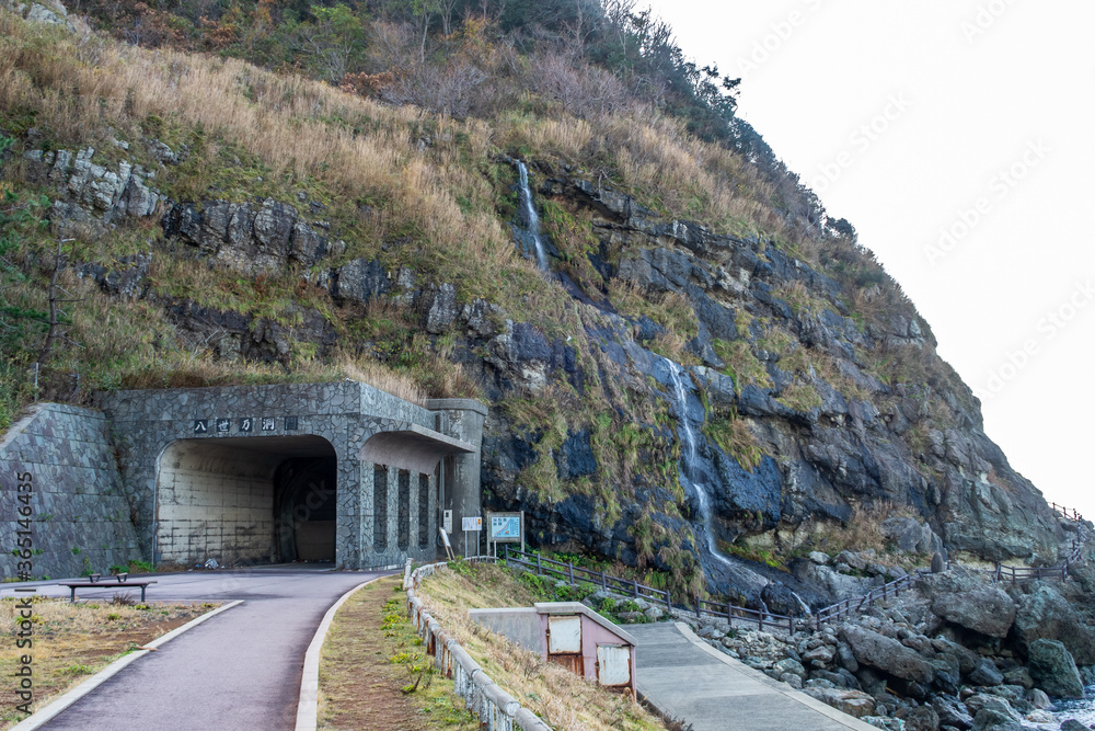 日本和岛。新建隧道，以取代S沿线249号公路上的Seppun旧隧道和Kissing隧道