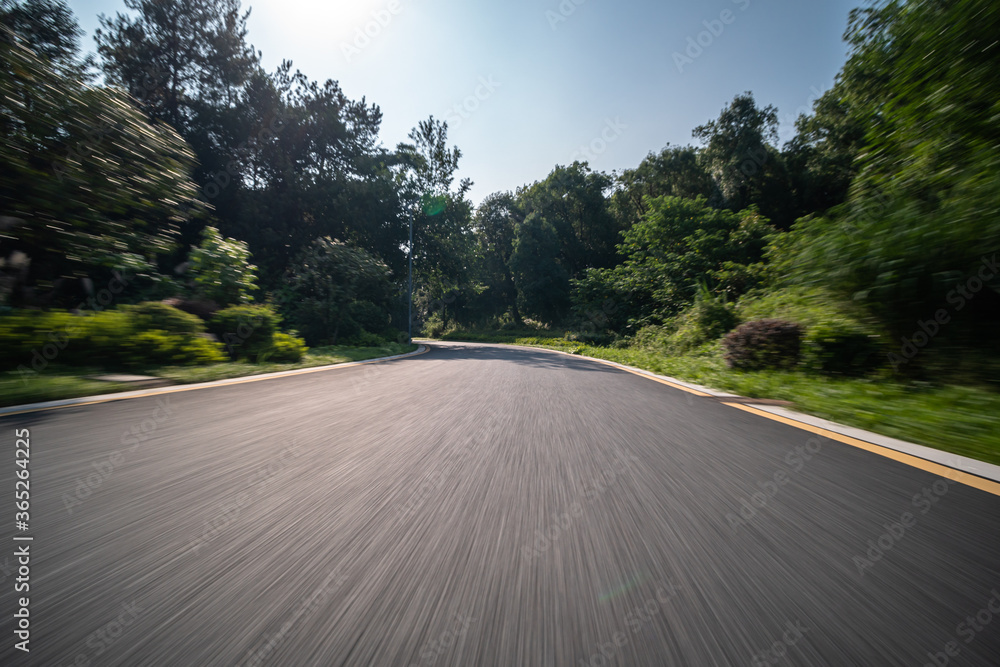 通往山区的道路