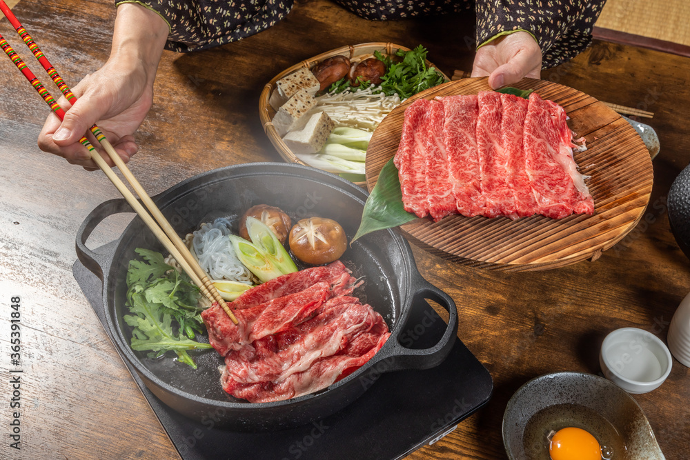 和牛すきやき　Tasty sukiyaki Japanese cuisine