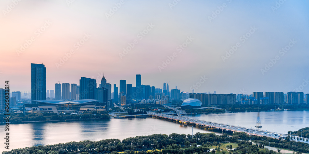 盛京剧院黄昏风光及辽宁沈阳浑河沿岸城市建筑