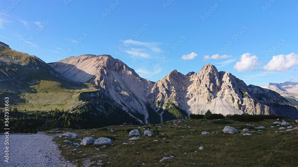 白云石。意大利山区景观