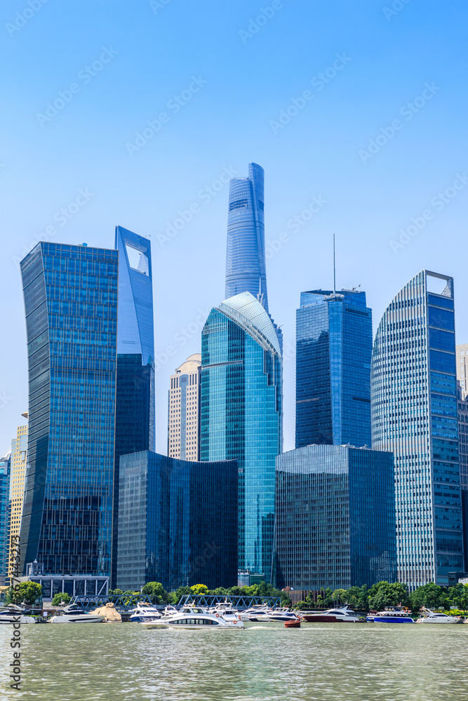 美丽的上海天际线和商业建筑，中国。