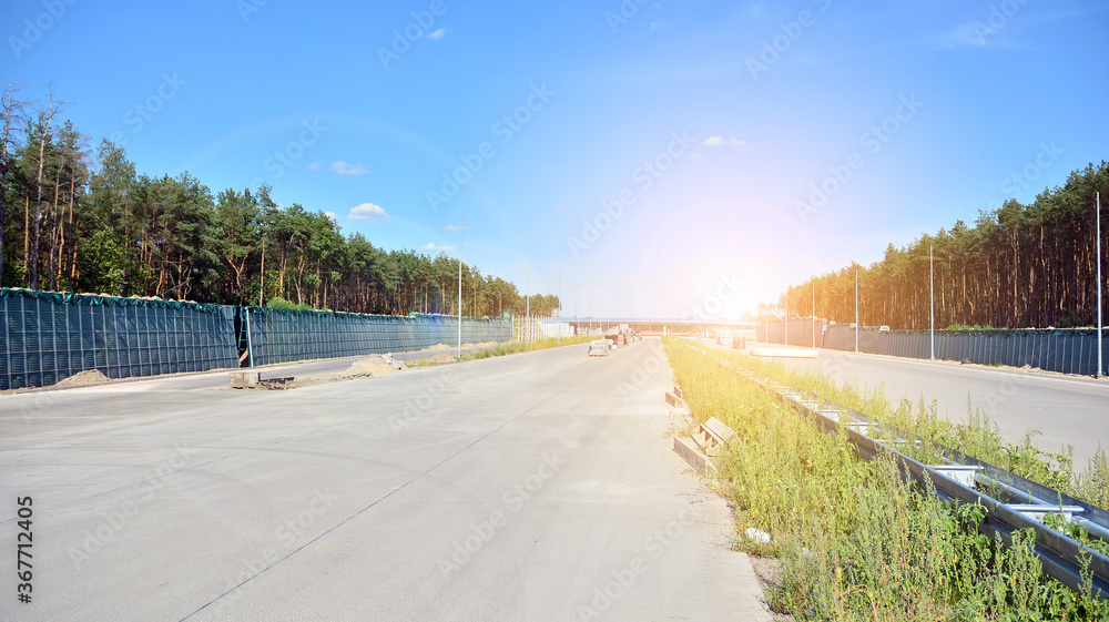 正在建设的新公路视图。