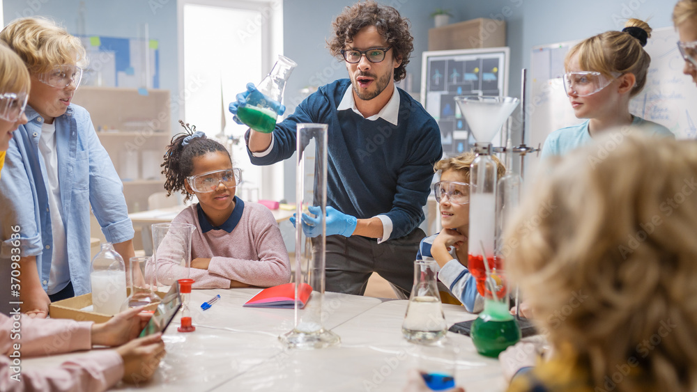 Elementary School Science / Chemistry Classroom: Teacher Shows Chemical Reaction Experiment to Group