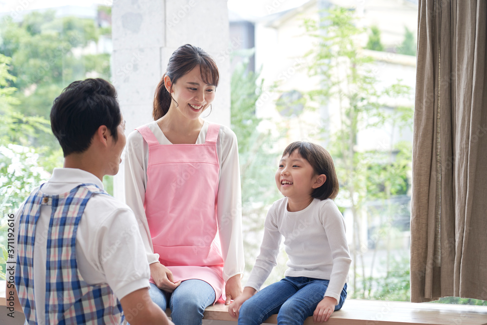 保育士と女の子