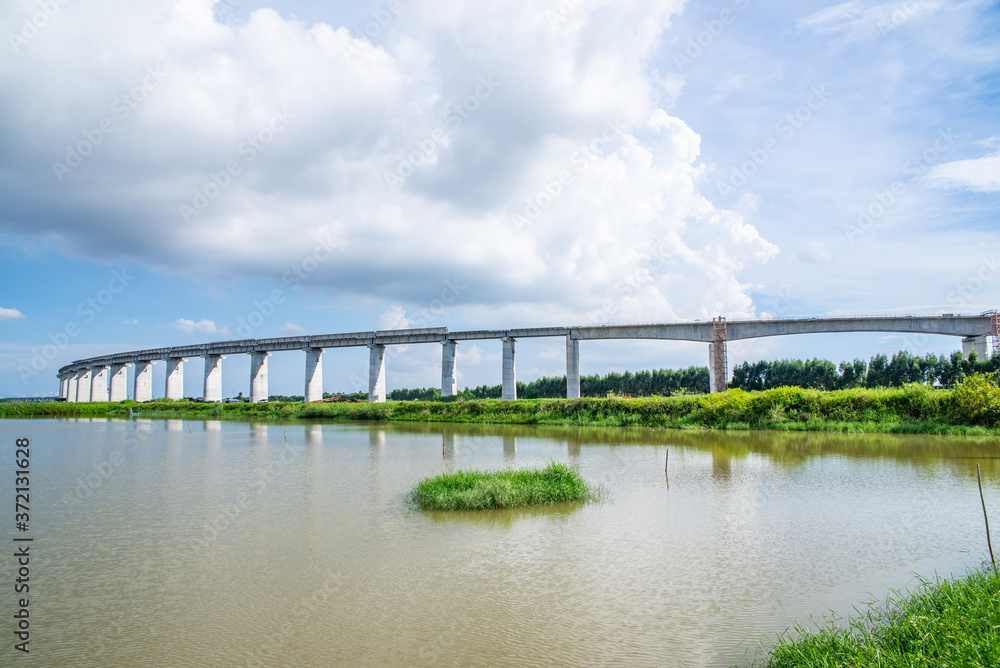 中国广州市南沙区在建南沙港铁路高架桥