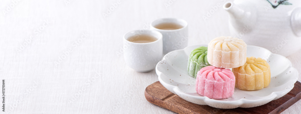 五彩雪皮月饼，甜雪月饼，中秋节传统风味甜品