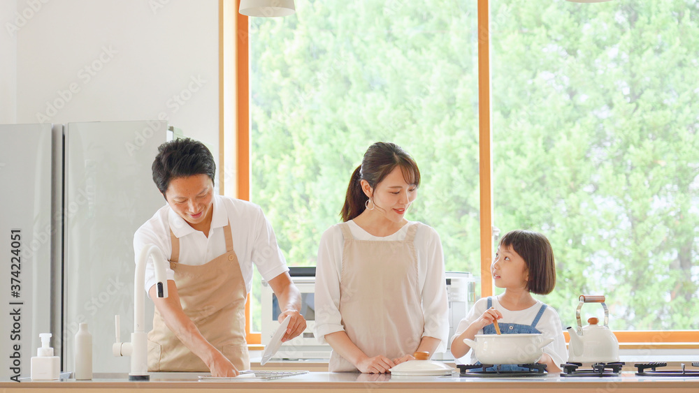 家族の料理風景