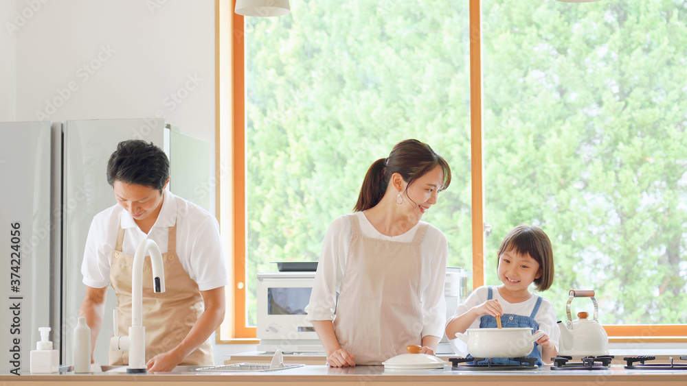 家族の料理風景