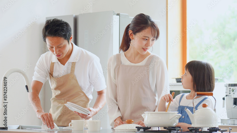 家族の料理風景